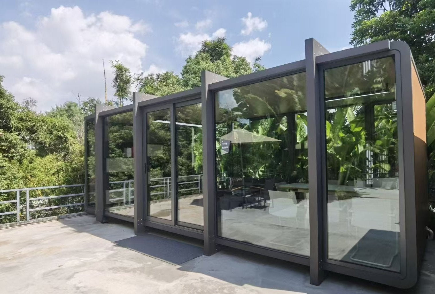 8m Studio - Elsewhere Pods